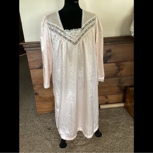 L Palest Pink Pretty Barbizon Flannel Lined Satin Night Gown Lace Trim